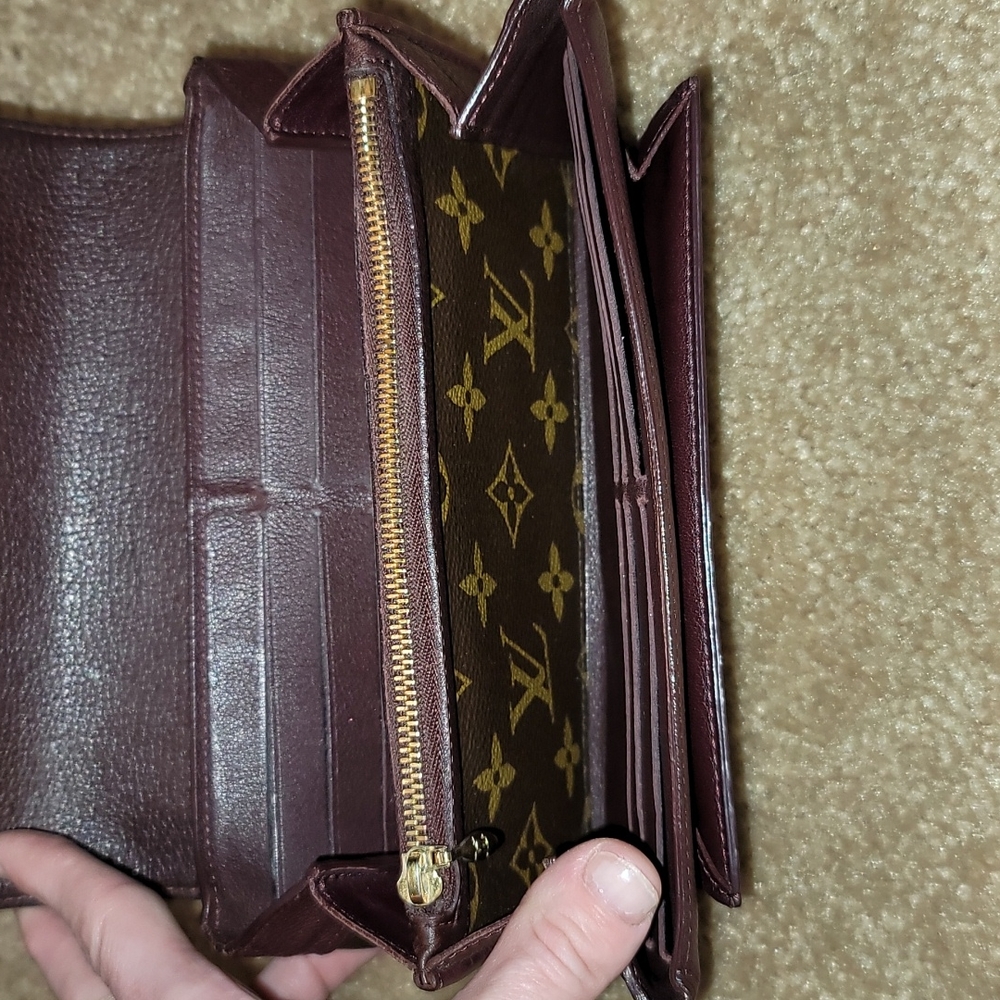 Authentic Louis Vuitton wallet - Picture 6 of 13